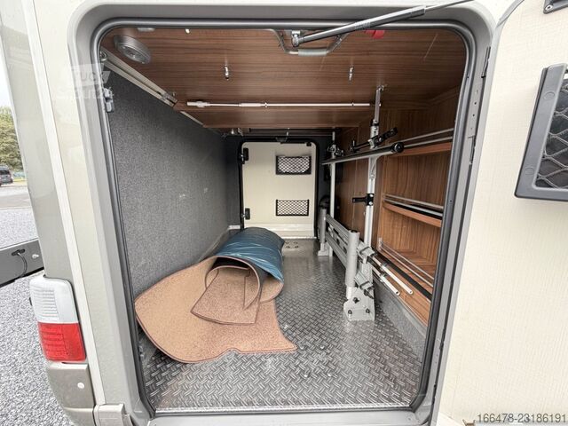 Integrirani avtodom HYMER/ERIBA B 588 PremiumLine *Einzelbetten-1.Hand*