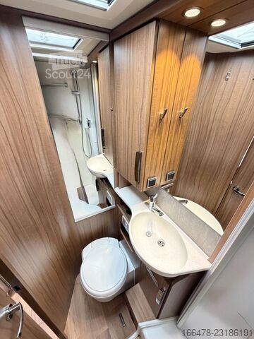 Integrirani avtodom HYMER/ERIBA B 588 PremiumLine *Einzelbetten-1.Hand*