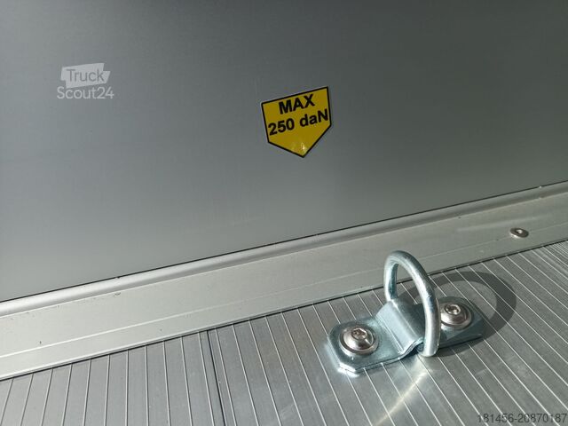 Dobozos Cheval Liberté C700 Roadster silver black Pullman verfügbar