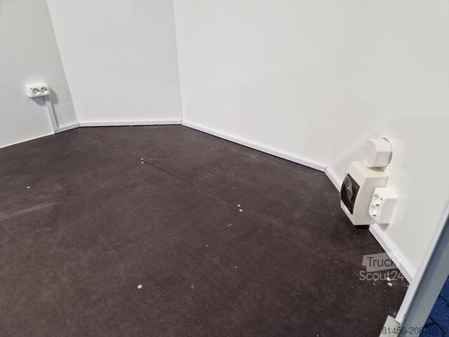 Remorcă de vânzare Blyss Messe Eventtrailer aerodynamische front 2 Klappen Bodentief