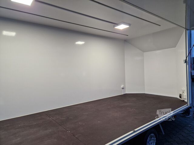 Remorcă de vânzare Blyss Messe Eventtrailer aerodynamische front 2 Klappen Bodentief