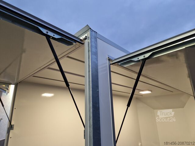 Remorcă de vânzare Blyss Messe Eventtrailer aerodynamische front 2 Klappen Bodentief