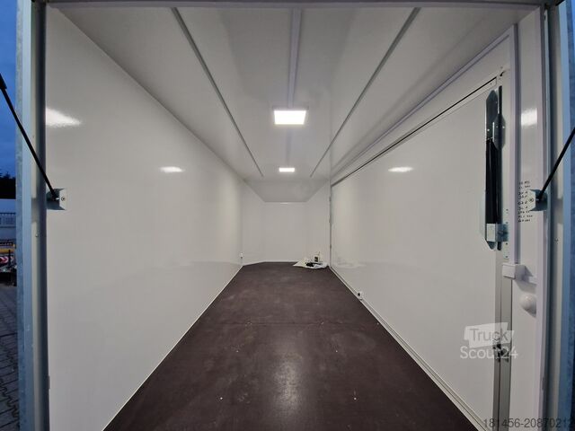 Remorcă de vânzare Blyss Messe Eventtrailer aerodynamische front 2 Klappen Bodentief