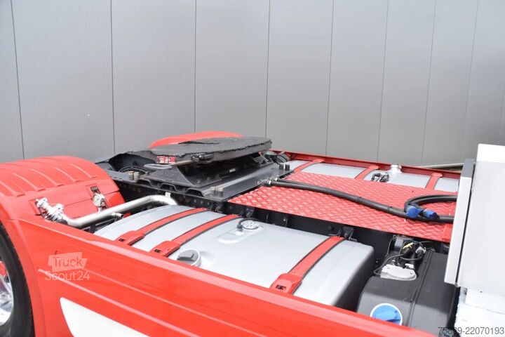 Pavojingos medžiagos Scania R490 HL 4x2MNB - NEW TACHO - ADR FL - COMPRESSO...