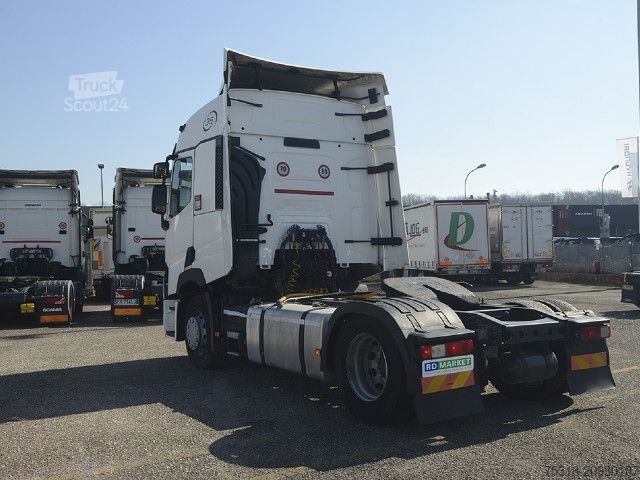 Dobozos furgon Renault TRATTORE STRADALE