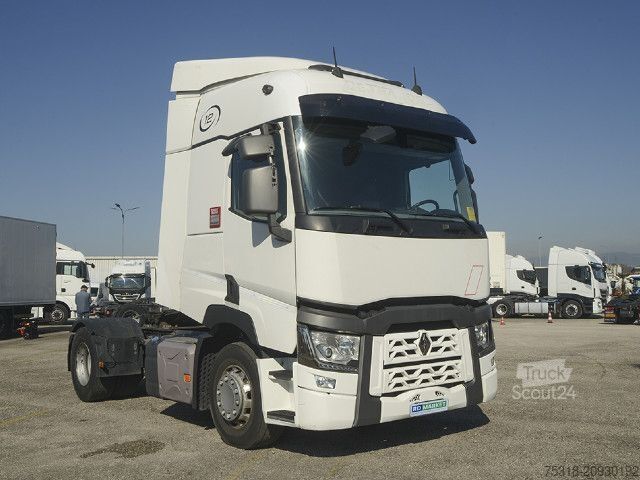 Dobozos furgon Renault TRATTORE STRADALE