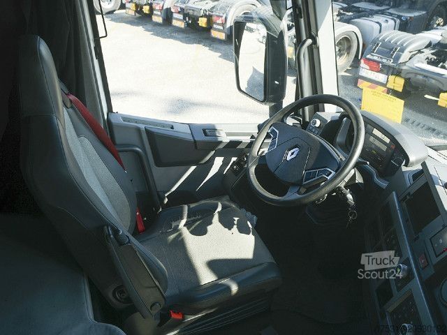 Dobozos furgon Renault TRATTORE STRADALE