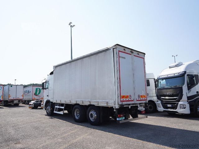Autocarro con cassone fisso Volvo FH12