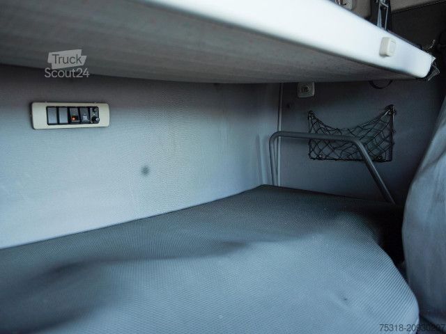 Autocarro con cassone fisso Volvo FH12