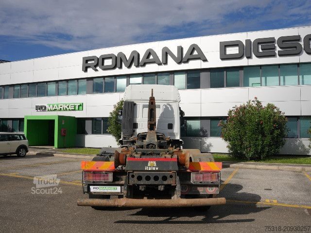 Camion per usi speciali IVECO CABINATO