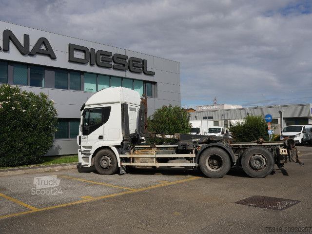 Camion per usi speciali IVECO CABINATO