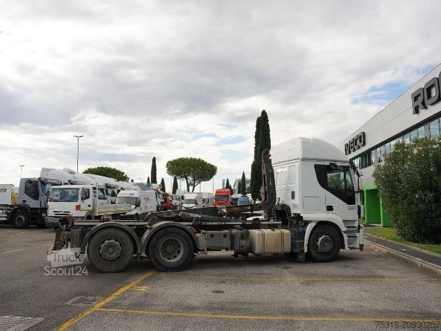 Camion per usi speciali IVECO CABINATO