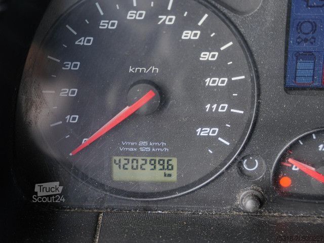 Camion per usi speciali IVECO CABINATO