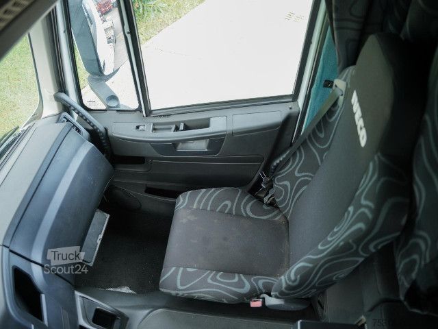 Camion per usi speciali IVECO CABINATO