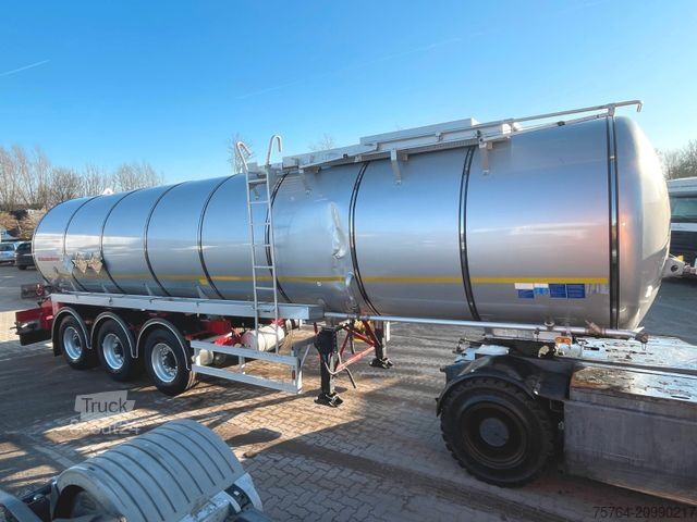 Remorque-citerne semi-remorque KÄSSBOHRER 32m² V2A Bitumentankauflieger /leicht beschädigt