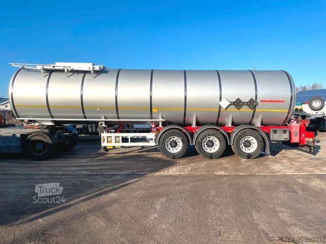 Remorque-citerne semi-remorque KÄSSBOHRER 32m² V2A Bitumentankauflieger /leicht beschädigt