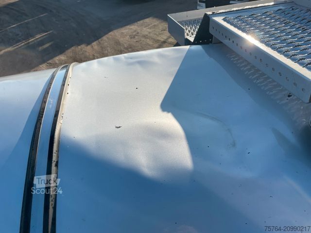 Remorque-citerne semi-remorque KÄSSBOHRER 32m² V2A Bitumentankauflieger /leicht beschädigt