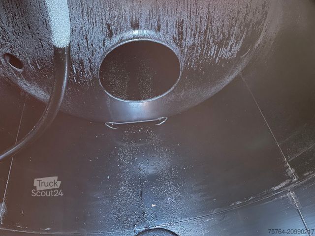 Remorque-citerne semi-remorque KÄSSBOHRER 32m² V2A Bitumentankauflieger /leicht beschädigt