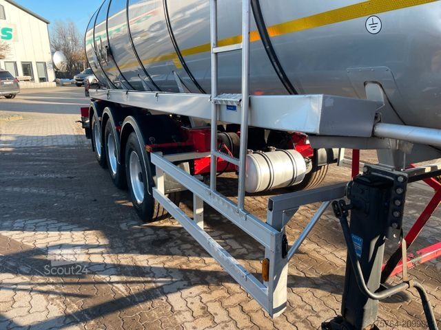 Remorque-citerne semi-remorque KÄSSBOHRER 32m² V2A Bitumentankauflieger /leicht beschädigt