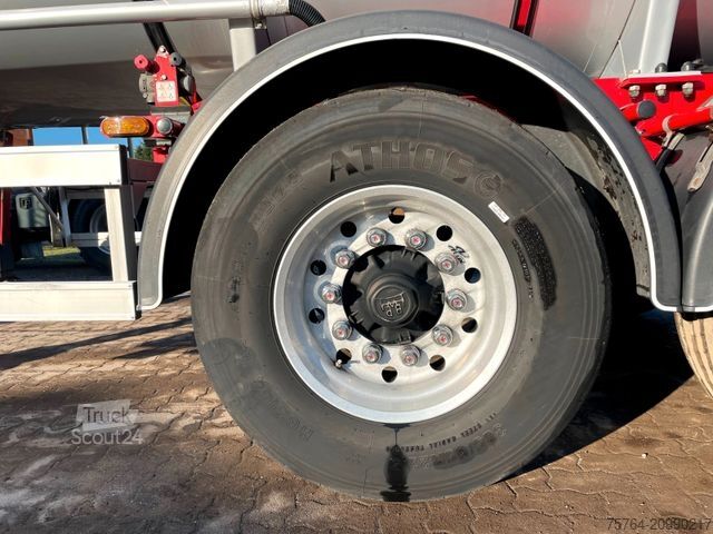 Remorque-citerne semi-remorque KÄSSBOHRER 32m² V2A Bitumentankauflieger /leicht beschädigt