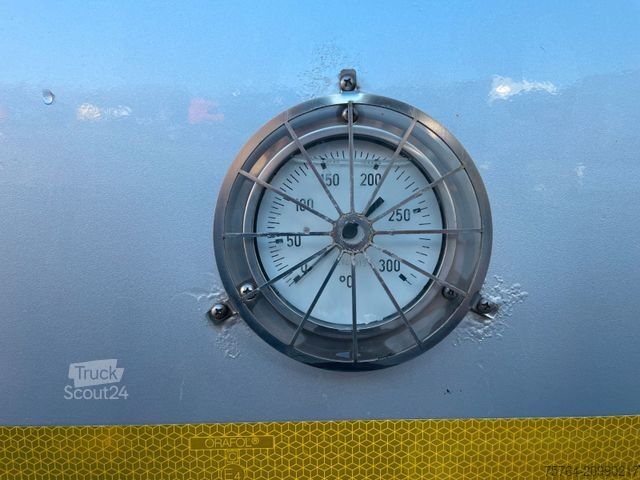 Remorque-citerne semi-remorque KÄSSBOHRER 32m² V2A Bitumentankauflieger /leicht beschädigt