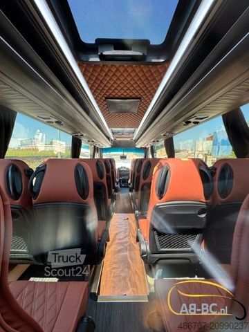 Autocar MERCEDES-BENZ Sprinter Nero 31 Sitze ab 08/2026