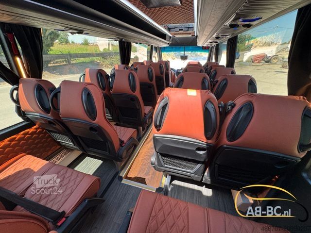 Autocar MERCEDES-BENZ Sprinter Nero 31 Sitze ab 08/2026