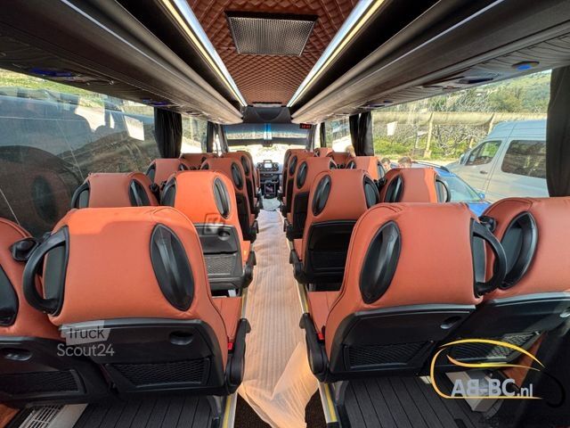 Autocar MERCEDES-BENZ Sprinter Nero 31 Sitze ab 08/2026