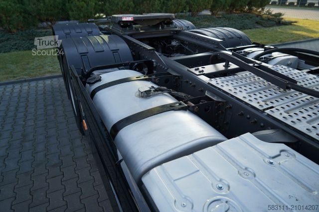 Tracteur routier standard VOLVO FH16 / 700 / 6x4 / HYDRAULIKA / RETARDER / 3 OSI