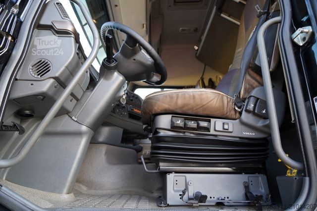 Tracteur routier standard VOLVO FH16 / 700 / 6x4 / HYDRAULIKA / RETARDER / 3 OSI