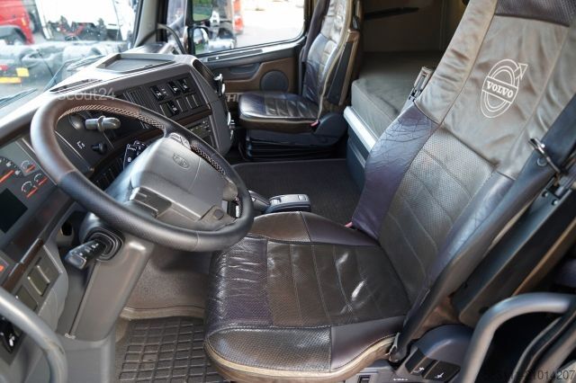 Tracteur routier standard VOLVO FH16 / 700 / 6x4 / HYDRAULIKA / RETARDER / 3 OSI