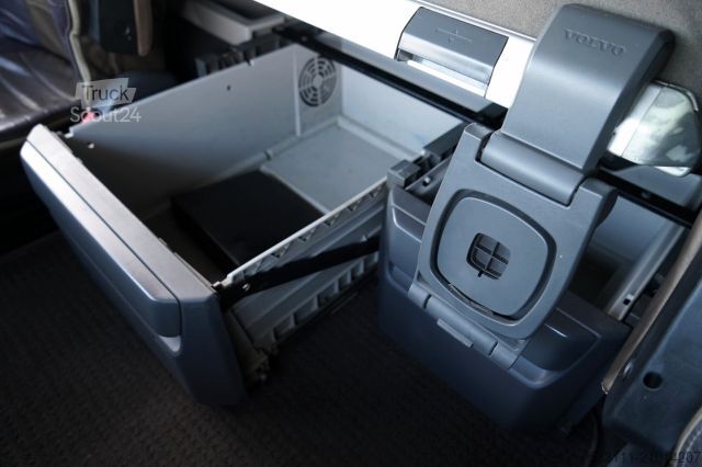 Tracteur routier standard VOLVO FH16 / 700 / 6x4 / HYDRAULIKA / RETARDER / 3 OSI