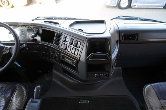 Tracteur routier standard VOLVO FH16 / 700 / 6x4 / HYDRAULIKA / RETARDER / 3 OSI