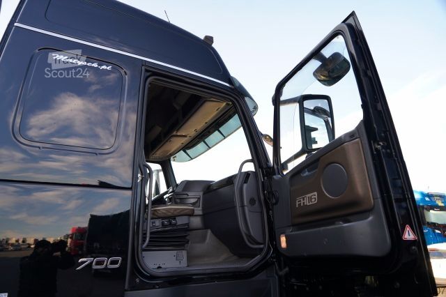 Tracteur routier standard VOLVO FH16 / 700 / 6x4 / HYDRAULIKA / RETARDER / 3 OSI