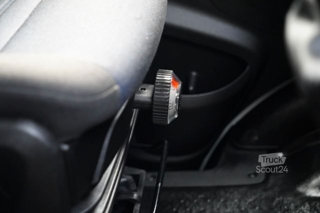 Fourgon isotherme frigorifique IVECO DAILY 35-160 / KONTENER 4,2 M    / WINDA  / BLI?