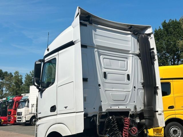 Standard trekkvogn MERCEDES-BENZ Actros 1842 Streamspace 2Tanks