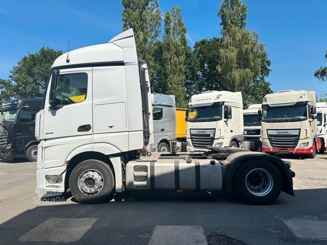 Standard trekkvogn MERCEDES-BENZ Actros 1842 Streamspace 2Tanks