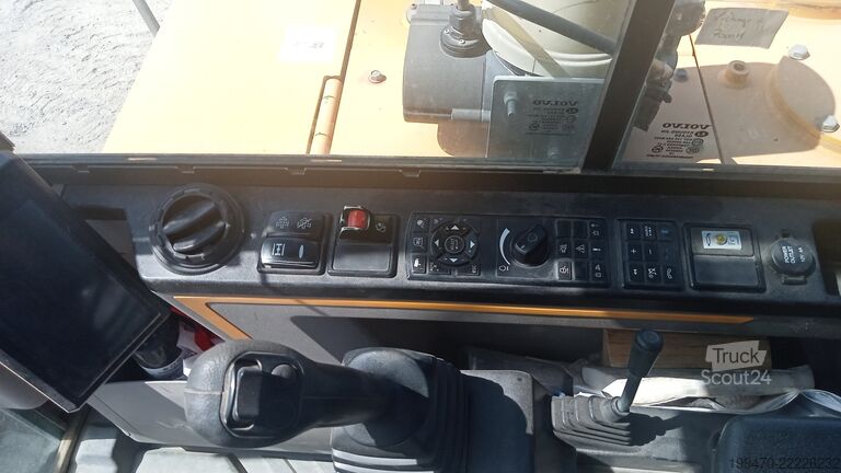 Kolový bagr Volvo EW60E with 5 buckets