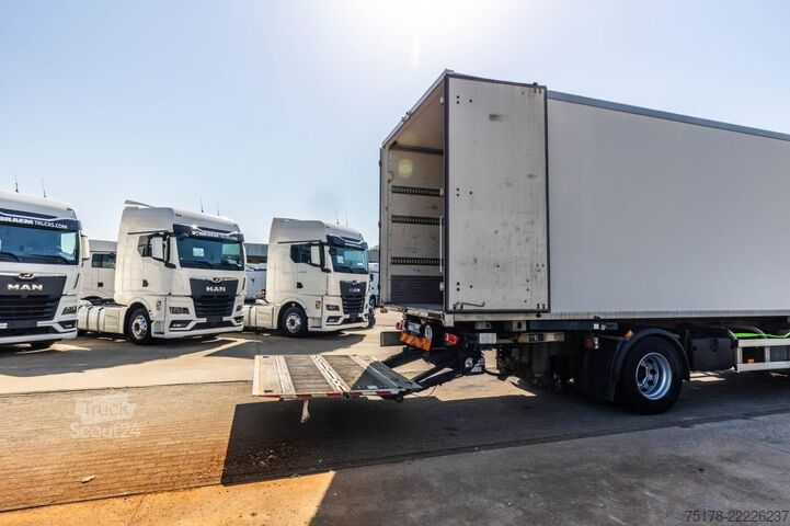 Valise RENAULT D 320+HAYON BAR 2 T.