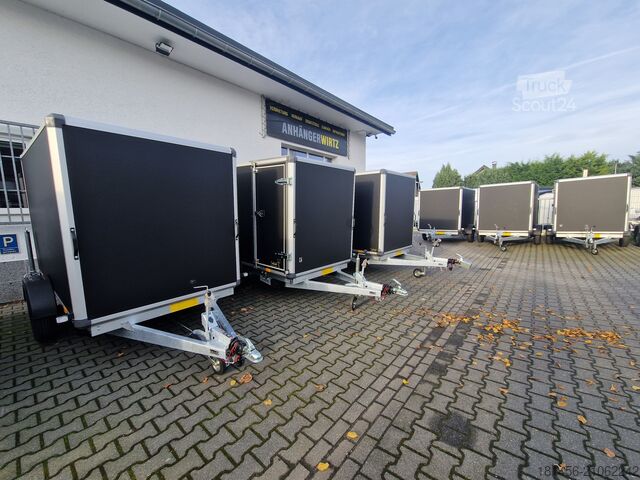 Remorque à caisse Variant schwarzer Kofferanhänger mit Rampe