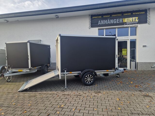 Remorque à caisse Variant schwarzer Kofferanhänger mit Rampe
