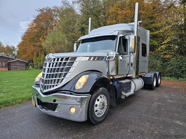 Standardní tahač International Lonestar