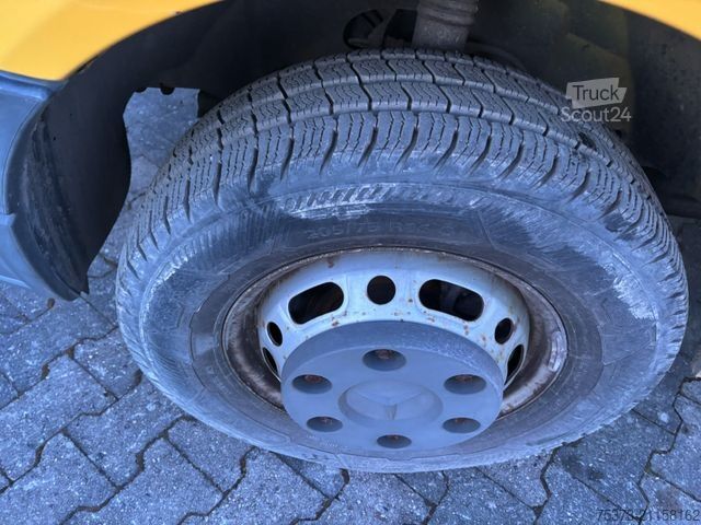 Dubă cu caroserie tip cutie MERCEDES-BENZ Sprinter 513 Koffer/LBW