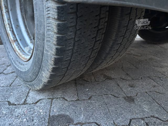 Dubă cu caroserie tip cutie MERCEDES-BENZ Sprinter 513 Koffer/LBW