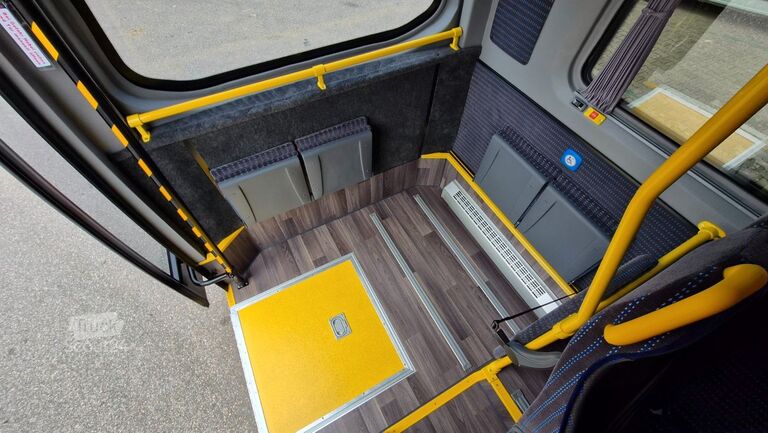 Minibus MERCEDES-BENZ Sprinter 517 Heckniederflur Vorlauffahrzeug