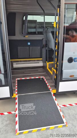 Minibus MERCEDES-BENZ Sprinter 517 Heckniederflur Vorlauffahrzeug