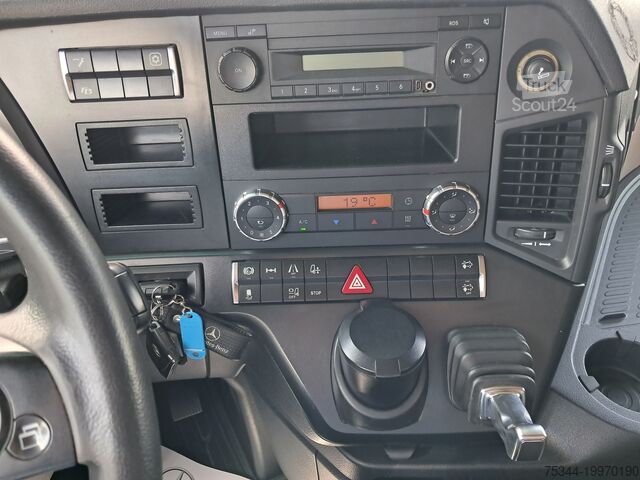 Tracteur routier standard Mercedes-Benz Actros