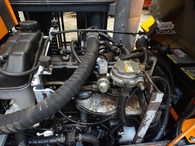 Четирипосочен мотокар Hubtex DQ45-G - TRIPLEX