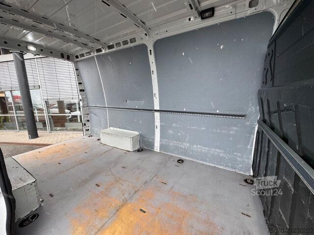 High-roof van Iveco Daily 35S12 *R3.520mm*AHK*Automatik*51.272km!!