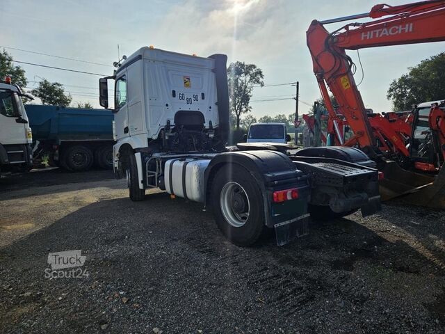 Tractora de carretera estándar Mercedes-Benz 1848